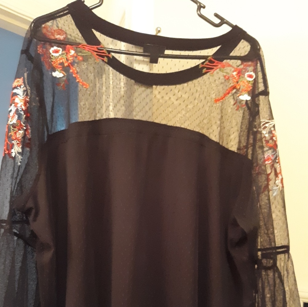 EUC Torrid Shirt & Skirt Size 3 Torrid Sizing